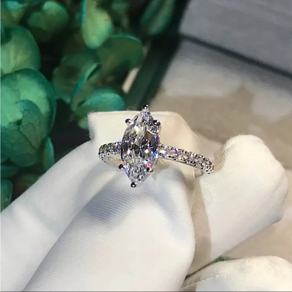 New Women’s 925 Silver Beautiful Diamond Ring